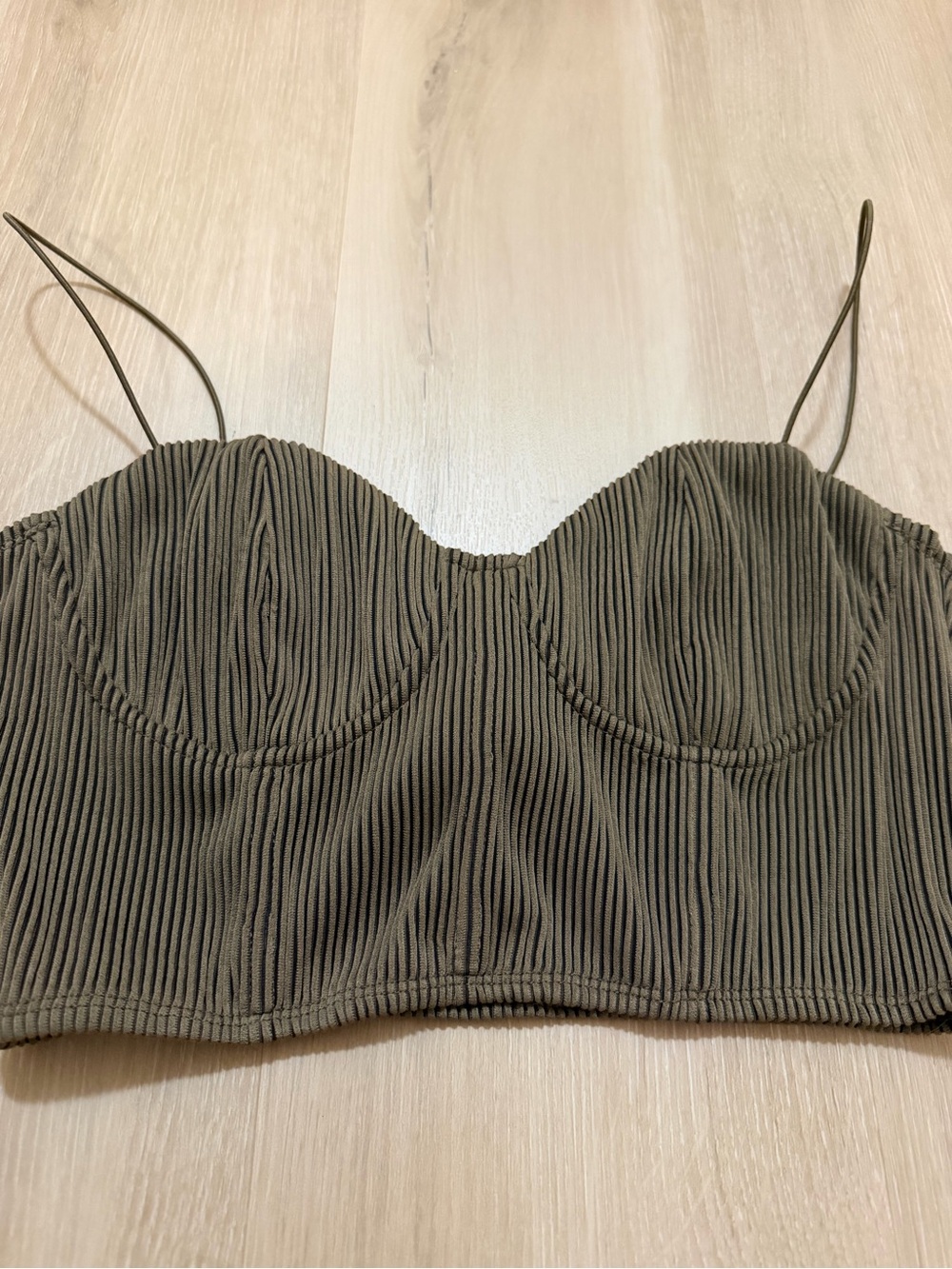 Pretty Little Thing - Ribbed Crop Top - Picture 2 of 3